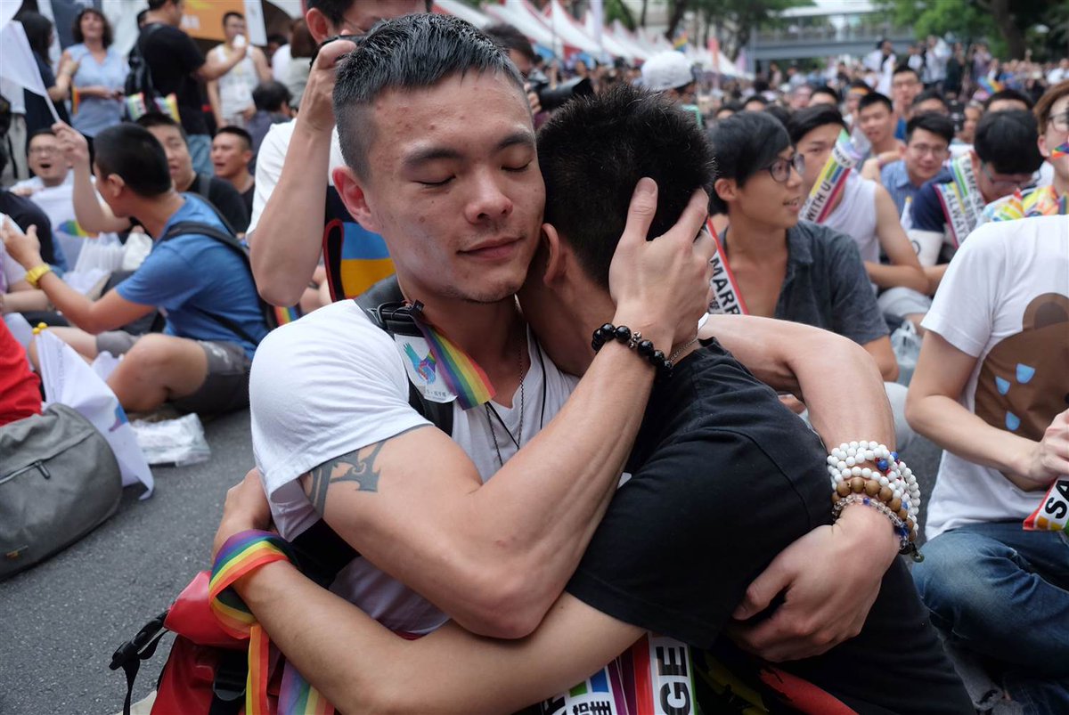 Taiwan's Constitutional Court has voted in favor of same-sex marriage nbcnews.to/2qVfwjQ