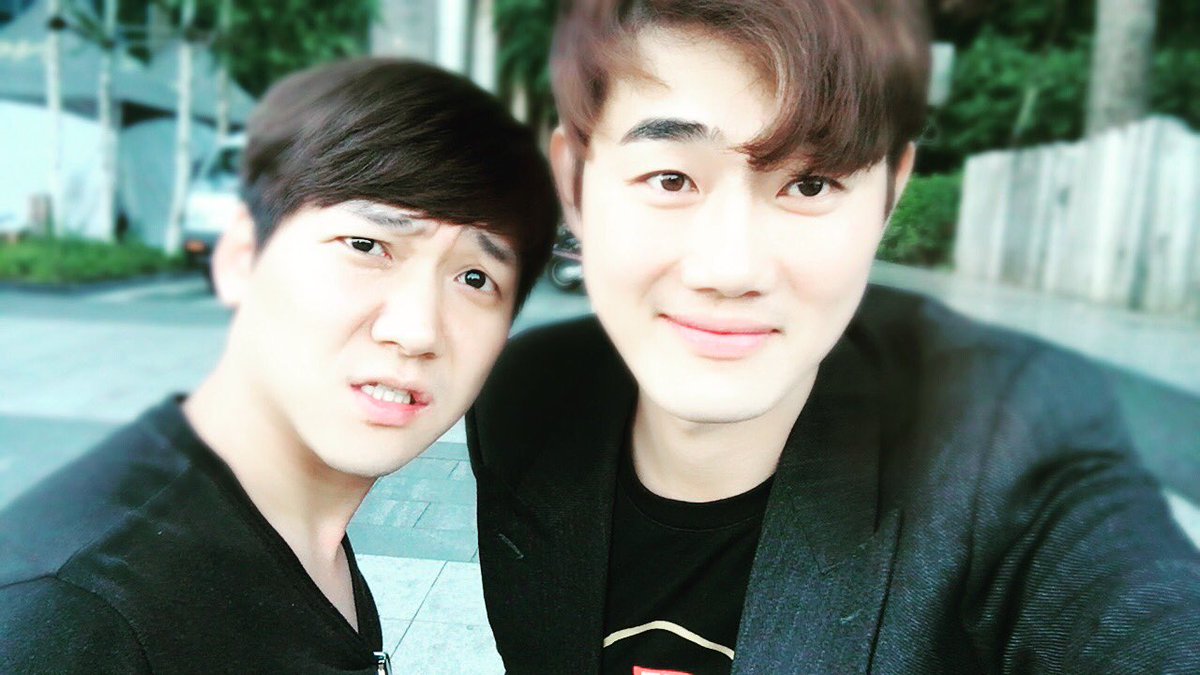 ysh0619's tweet photo. 🤔
확실한건 내가 한근이형보다
셀카실력은 낫다. https://t.co/8kTPWyFU40
