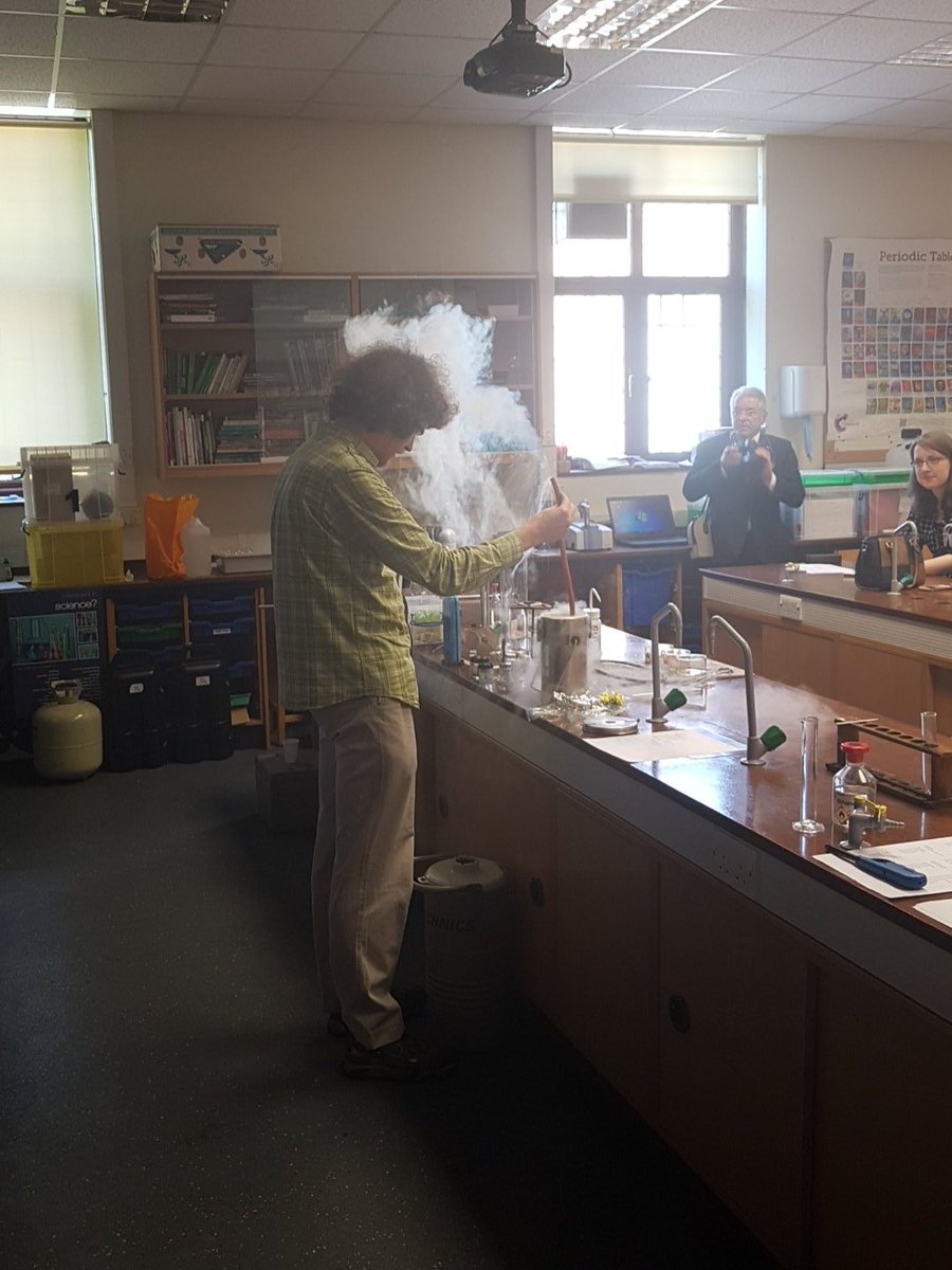 ASETechs's tweet image. The joys of using liquid nitrogen! #techconf #techniciansrule #techniciansmakeithappen