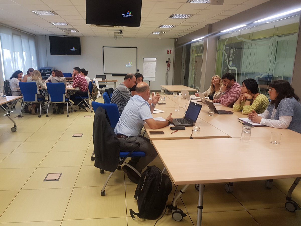 samtrial's tweet photo. La CoP de @ic_fp trabajando la transferencia de la IC al Alumnado y a la Empresa @RutinasInnova @FPeuskadi @ikaslangipuzkoa @jarevalo_FP https://t.co/DNT8dtAX0Q