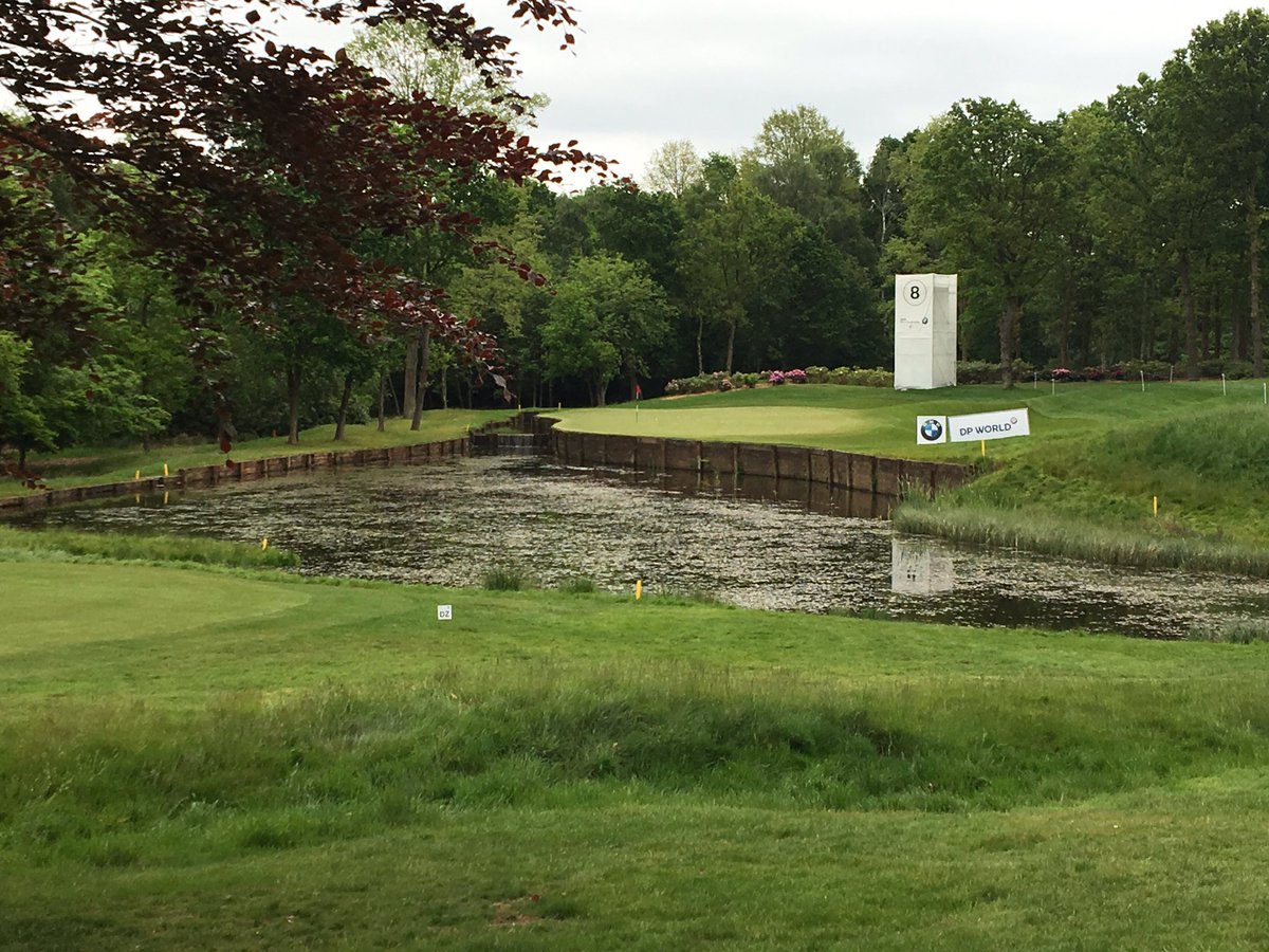 ottgolfltd's tweet photo. The 8th hole at Wentworth looking spectacular for the @BMWPGA.
#tuesdaypractice #players #summer #golf https://t.co/AsxNSiSeJd
