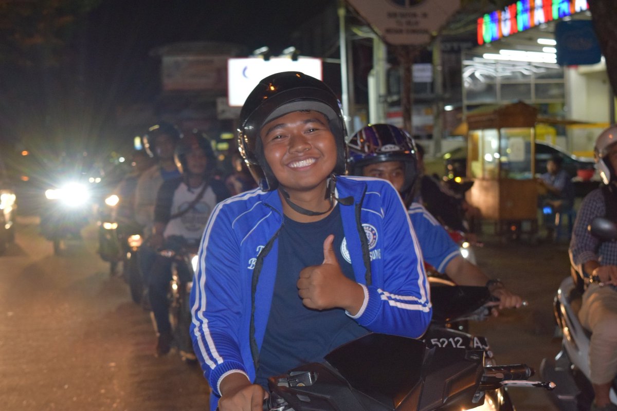 CISCmedan06's tweet photo. Konvoiii #NonbarCISCSeru #ThisIsCISC #chelseachampions https://t.co/g9485XFzGH