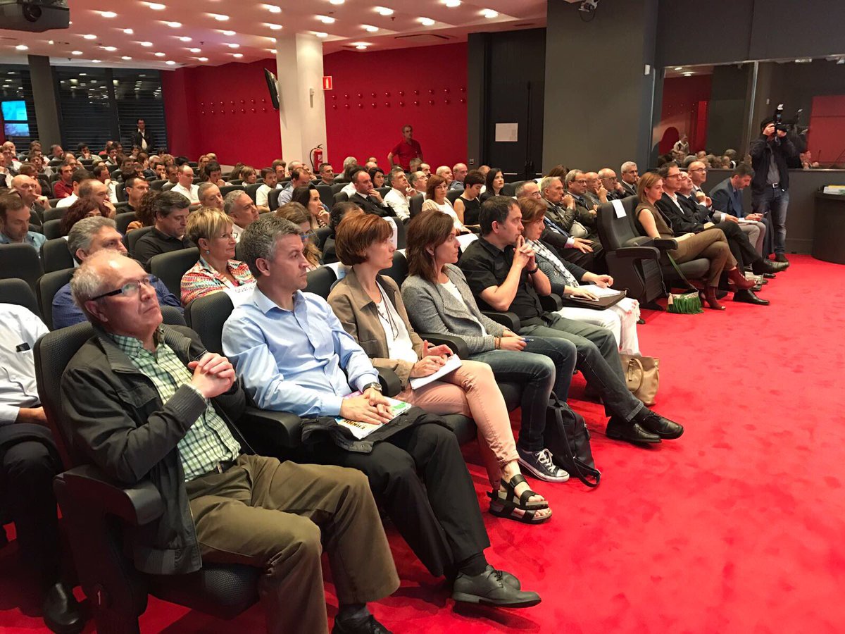 rosalavin_'s tweet photo. #erkide celebra su asamblea. Más de 1.000 #coops afiliadas y 71.000 puestos #empleo de #calidad #euskadi @forokoop @konfekoop @grupo_ssi https://t.co/FIuyyJcutC