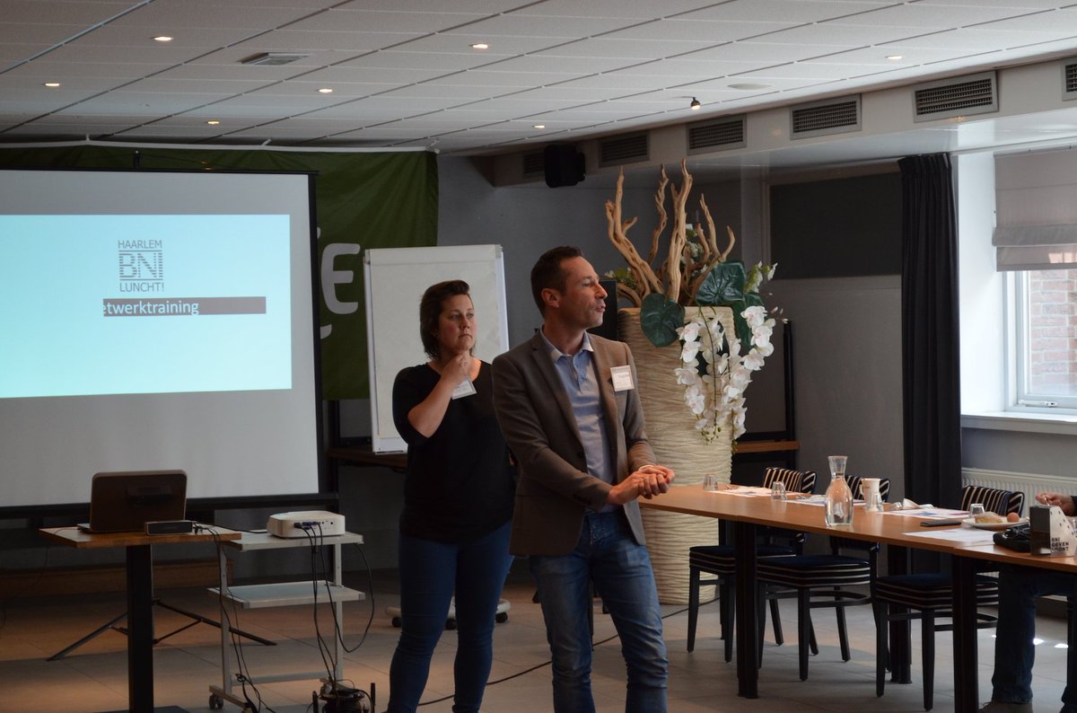 Tijdens onze bijeenkomst van gisteren verzorgde Berrit Blok en Dennis Hofman de wekelijkse netwerktraining. #netwerken #BNI #Haarlem