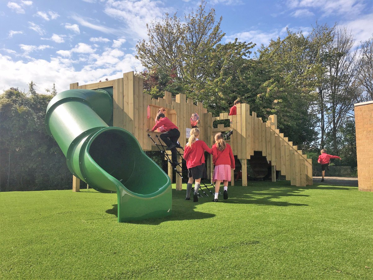 PentagonPlayUK's tweet photo. Read all about our amazing development at Southam St James' Primary School in Warwickshire - https://t.co/qtWGw94nWN #EYFS #playcastle https://t.co/Gh4yz6al80