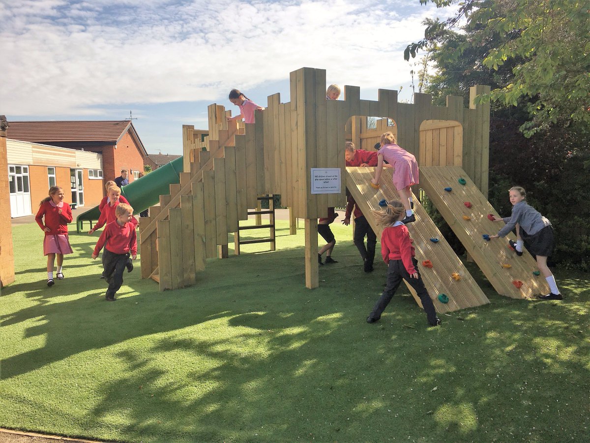 PentagonPlayUK's tweet photo. Read all about our amazing development at Southam St James' Primary School in Warwickshire - https://t.co/qtWGw94nWN #EYFS #playcastle https://t.co/Gh4yz6al80