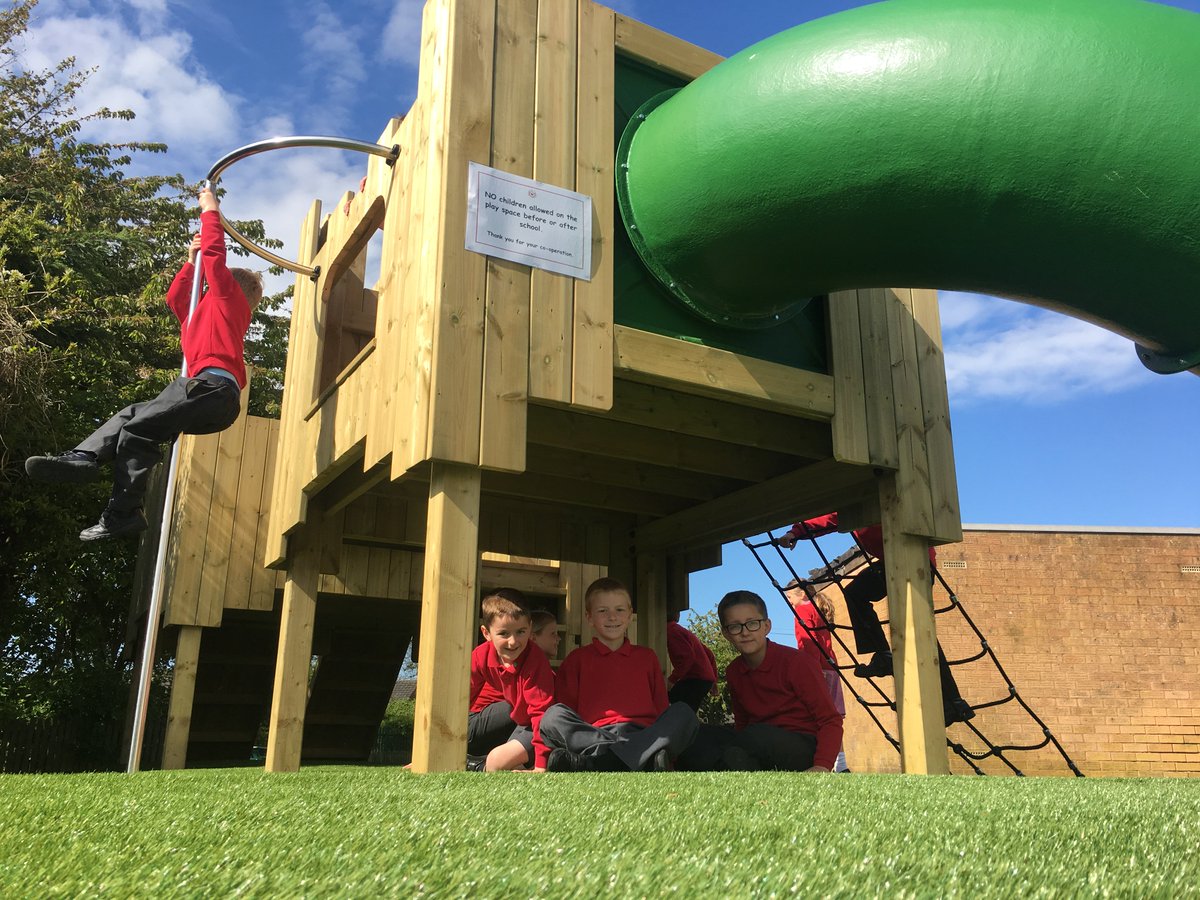PentagonPlayUK's tweet photo. Read all about our amazing development at Southam St James' Primary School in Warwickshire - https://t.co/qtWGw94nWN #EYFS #playcastle https://t.co/Gh4yz6al80