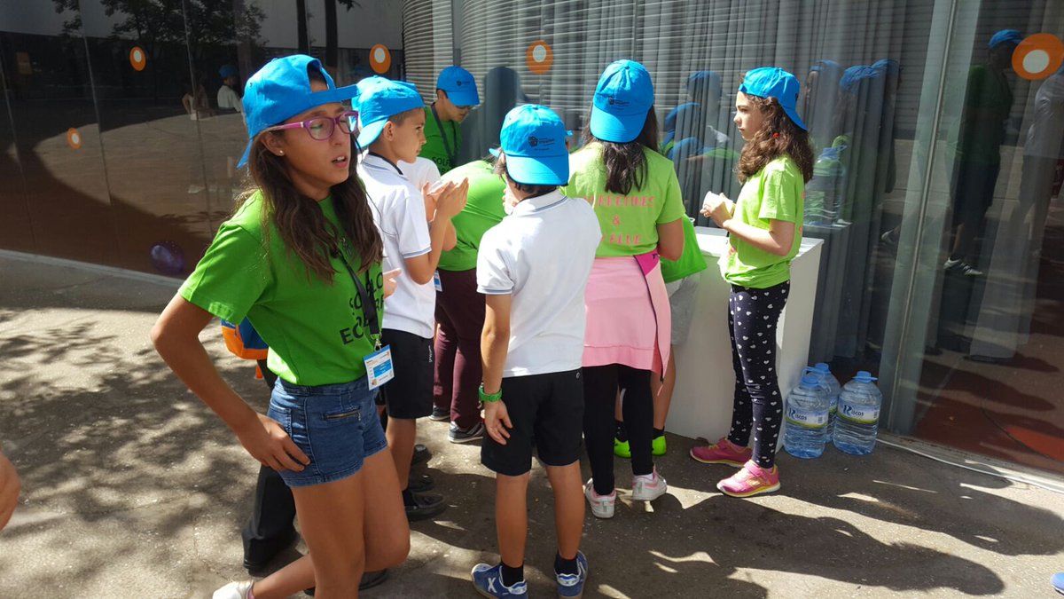 CulEmprendedora's tweet photo. Concentrados 🤔 pero disfrutando muuucho en #experimenta, ahora!! #ExperienciaJunior #ExtremaduraEER17 #TerritorioCreativoExt #JuniorEmprende https://t.co/zjVWXHUOPi
