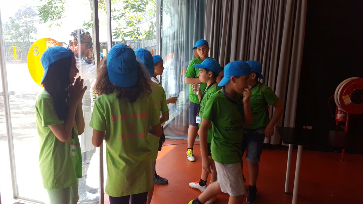 CulEmprendedora's tweet photo. Concentrados 🤔 pero disfrutando muuucho en #experimenta, ahora!! #ExperienciaJunior #ExtremaduraEER17 #TerritorioCreativoExt #JuniorEmprende https://t.co/zjVWXHUOPi