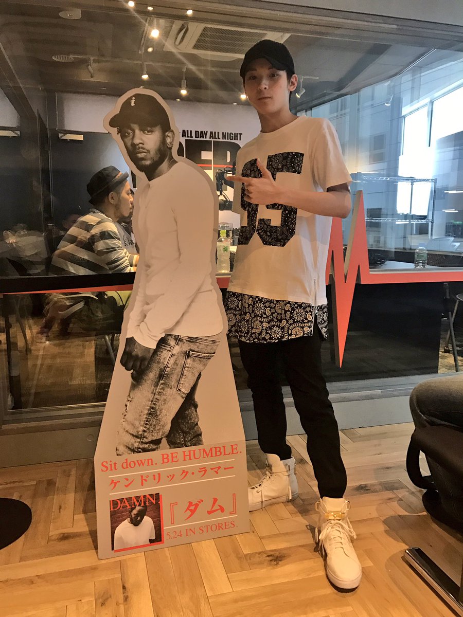 WrepRadio's tweet photo. #WREP学園 水曜日の日直 Core-Boyも #WREP x ケンドリックラマー キャンペーンに参加してくれました!
スタジオにあるパネルと写真を撮ってハッシュタグ #WREPDAMN をつけてSNS→ステッカープレゼント! https://t.co/B1rkR6G06x