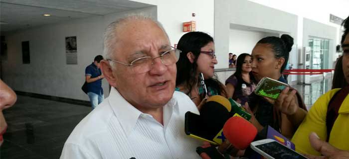 marmikonoticias's tweet image. Por lo menos cinco #aspirantes no #presentaron #examen para la #UV ow.ly/AmPB30bZ3eP