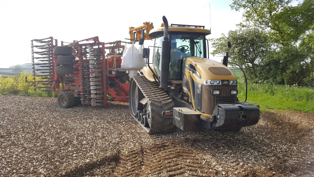 robertjyardley's tweet photo. Last of the @BirdsEyeUK peas going in today..@AGCOcorp #CatChallenger #TerraTech @JCBAgriculture #Peas #Drilling #farm365 https://t.co/yGGvQPLFpL