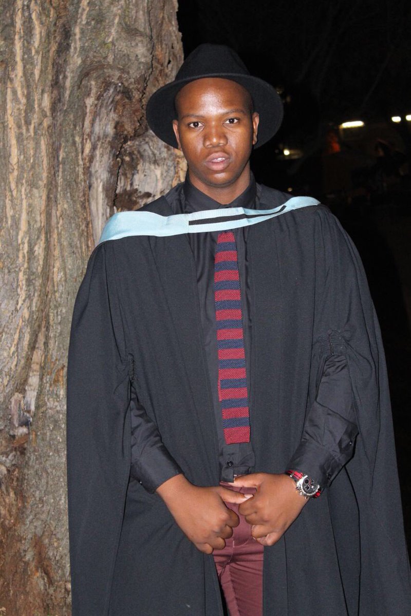 IamSiya_G's tweet image. After a grueling four years, I finally made it! #IssaGraduate #BlackExcellence 🎓🎓🎓🙏🏼.
