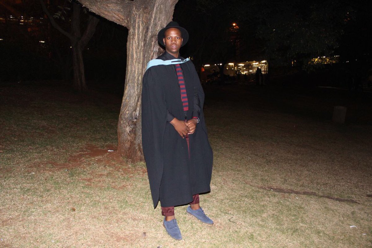 IamSiya_G's tweet image. After a grueling four years, I finally made it! #IssaGraduate #BlackExcellence 🎓🎓🎓🙏🏼.
