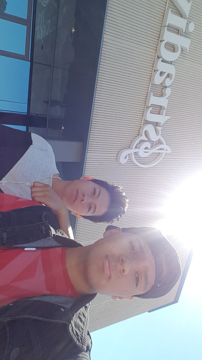 Sebasvx9's tweet image. Encantado con la visita y el trato por parte de @stradivarius y con ganas de volver pero como trabajador!💪 @logsonia @RonytkB