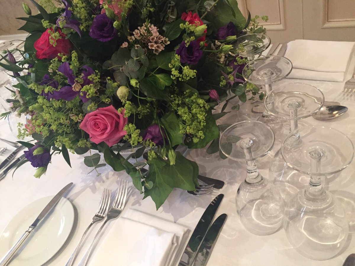 30Pavilionroad's tweet photo. With #ChelseaFlowerShow2017 well under way, we had our annual VIP dinner this week with stunning flowers from @LavenderGreen0 🌷🌹#eventvenue https://t.co/0URY9yWAMd