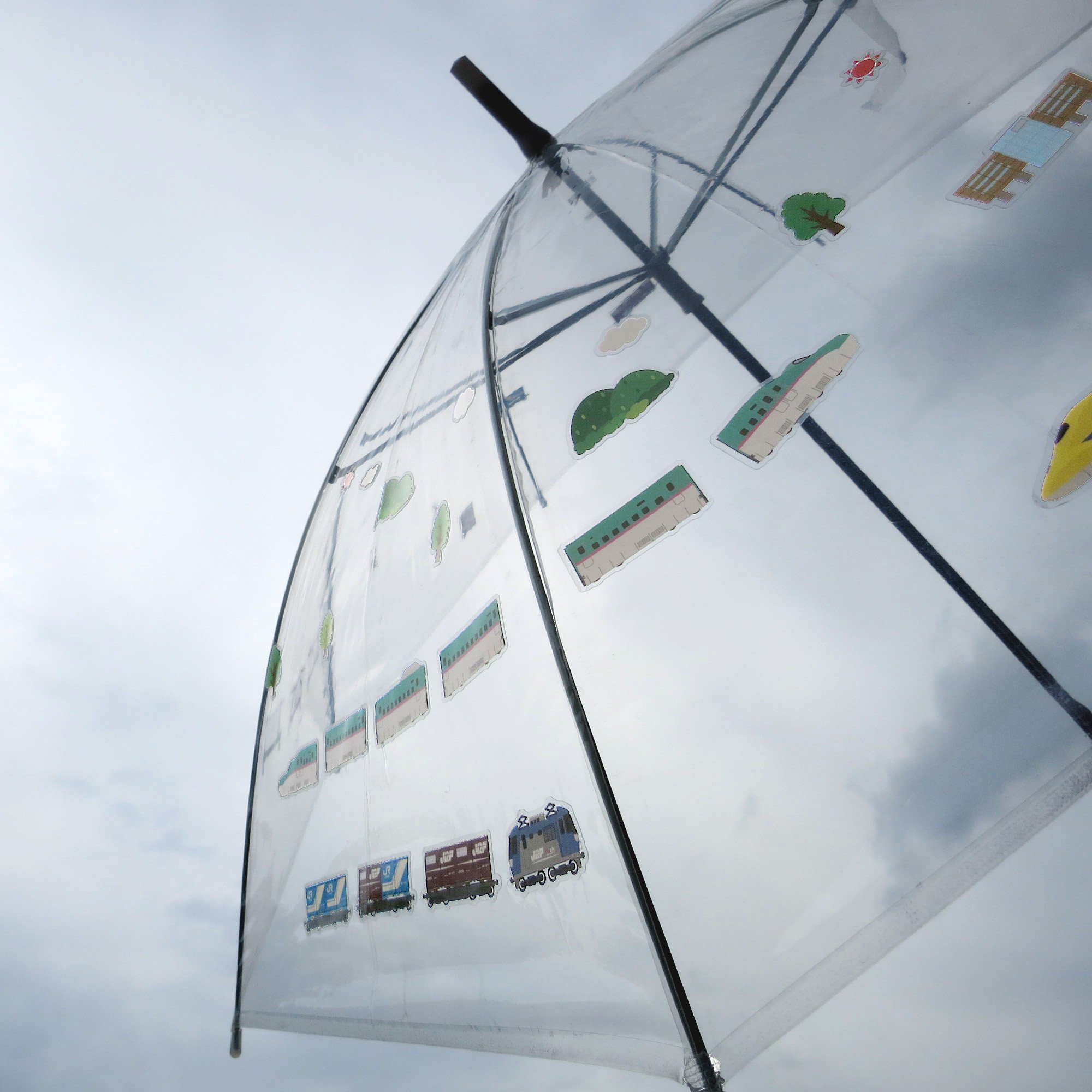 ケンエレファント鉄道管理局 憂鬱な雨の日のお出かけもお気に入りの雨具で楽しくなる 自分で貼って雨具をカスタムできるトレイン カサデコシール好評発売中 人気の新幹線からこだわりの貨物車両までラインナップ 梅雨シーズンに向けて今からデコって