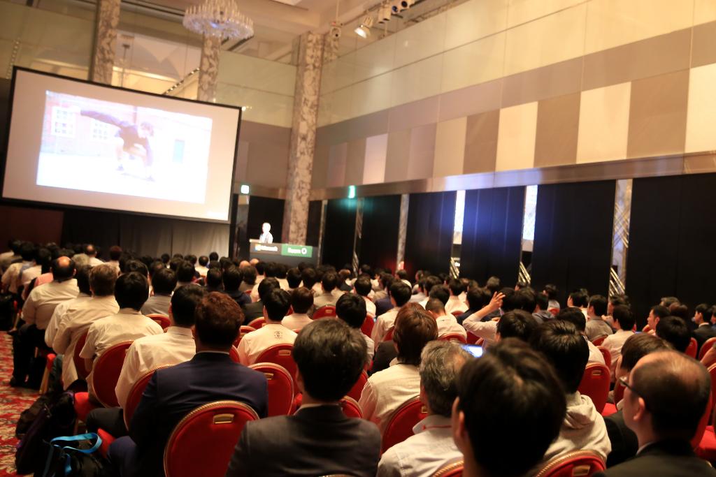 msdevjp's tweet photo. 【VSプレビュー版の新機能】
・コードアナライザーによりさらに良いコードの提案をしてくれる
・ライブユニットテスティングにより、バックグラウンドで自動的にテストを行ってくれる
・カーソルのあるところまで実行という機能追加
#decode17 #TL13 https://t.co/oeUgAyeYLH