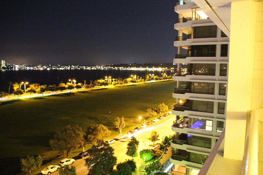 CrownePlazaPer's tweet photo. Perth on a calm night. Ahhhh the serenity https://t.co/wlFXUTEiNu