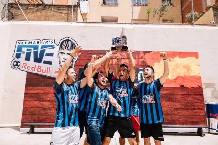 JeronimoTormo's tweet photo. LA CARA B DEL DEPORTE | Los miércoles conocemos en Deportes @CopeElche 100.8 FM otros deportes. Hoy, STREET FOOTBALL con el equipo Carrús. https://t.co/b79qMLggUr