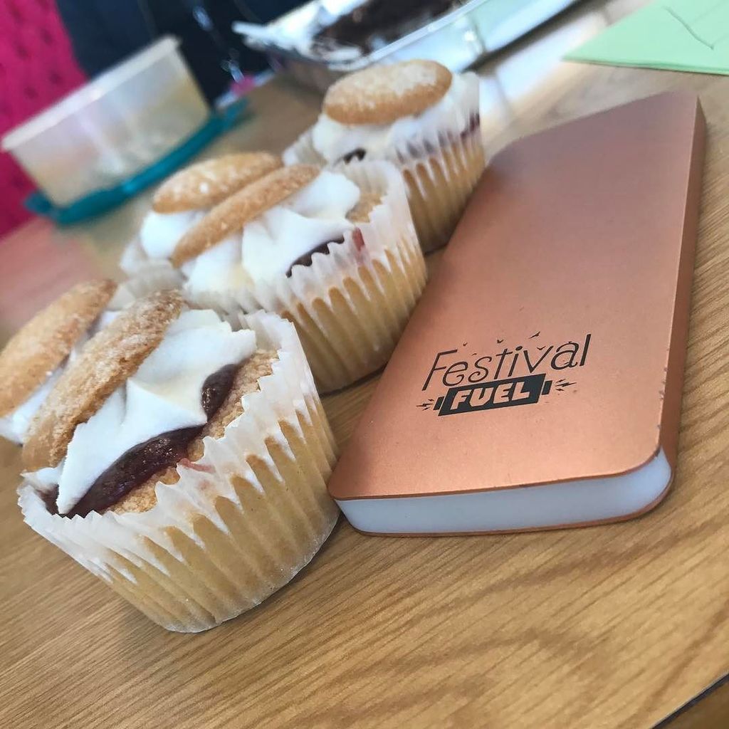 FestivalFuel's tweet photo. Take a break, have a cake🍰 while your phone remains on 100%!🔋😍 #festivalfuel #festival #rosegold #portablecharger … https://t.co/wticN9obet https://t.co/Oc1j64J9Wr