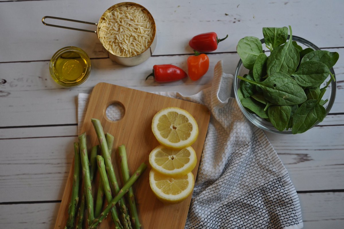 realhomechef's tweet image. How do you #hack in the kitchen? 💃 Take some tips from our #homechefhacks series! 😎 bit.ly/2rItPYP