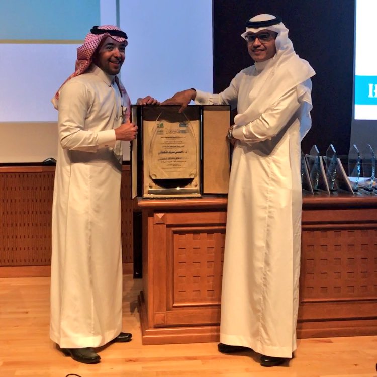 ksudental's tweet photo. تكريم عميد #كلية_طب_الأسنان أ. د. أحمد القحطاني ووكيل الكلية للشؤون العلاجية د. سليمان الجهني. #IRAM2017 https://t.co/185MqUgBFu