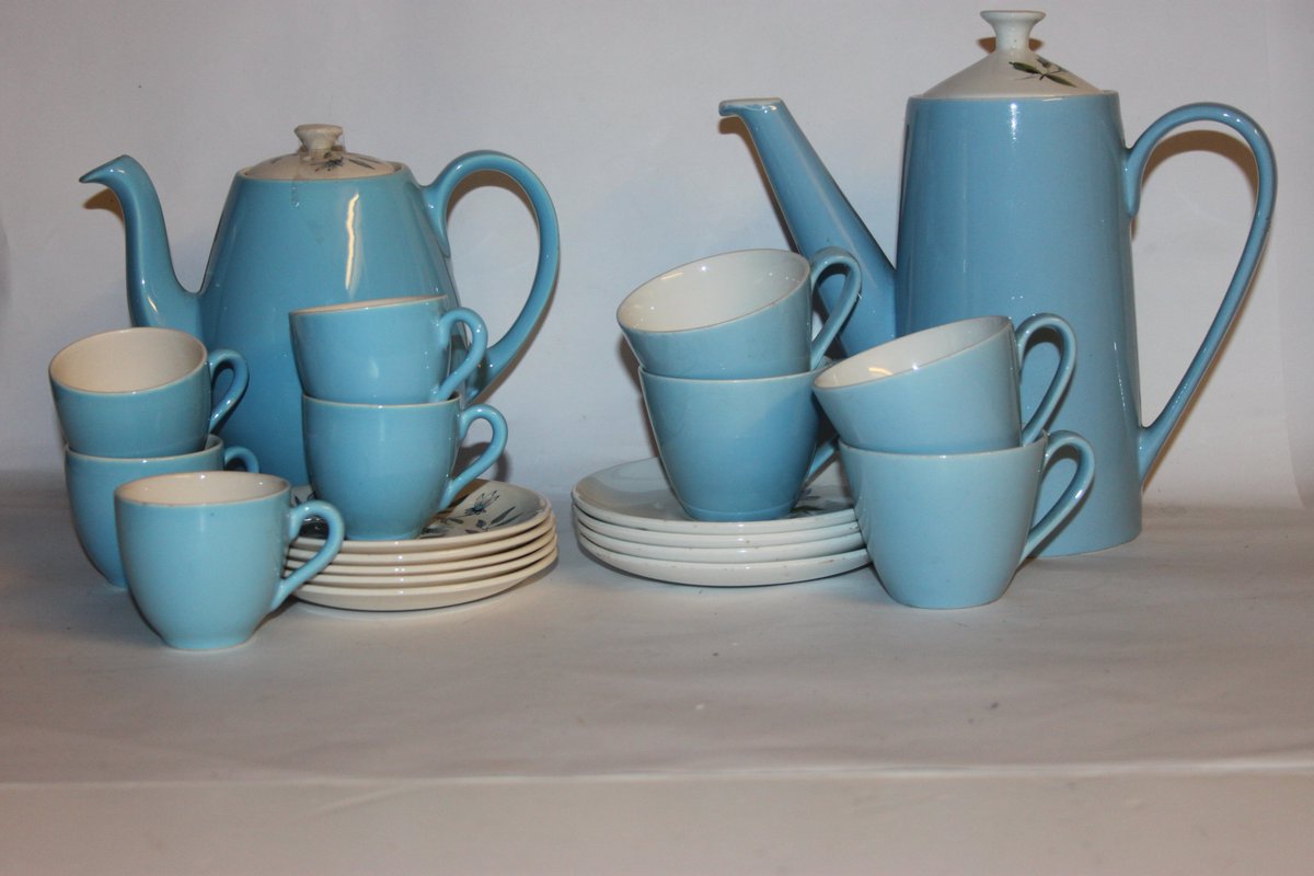 JulieParker88's tweet photo. New china sets in store #MillCottageRetro #skyblue #coffee #blueandwhite https://t.co/rivGZVBu0h