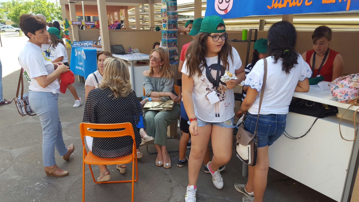 CulEmprendedora's tweet photo. Y no queremos olvidarnos de los profesores ¡gracias por estar ahí! #ExperienciaJunior #ExtremaduraEER17 #TerritorioCreativoExt #badajoz https://t.co/L8GB4nhbqW