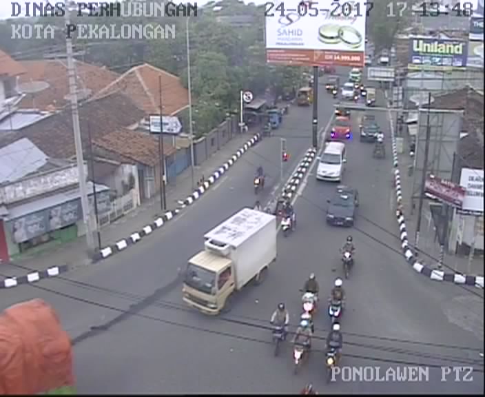 Rabu, 24 Mei 2017 (17:23) WIB. Kondisi arus lalu lintas dari simpang TERMINAL hingga simpang PONOLAWEN terpantau RAMAI LANCAR.