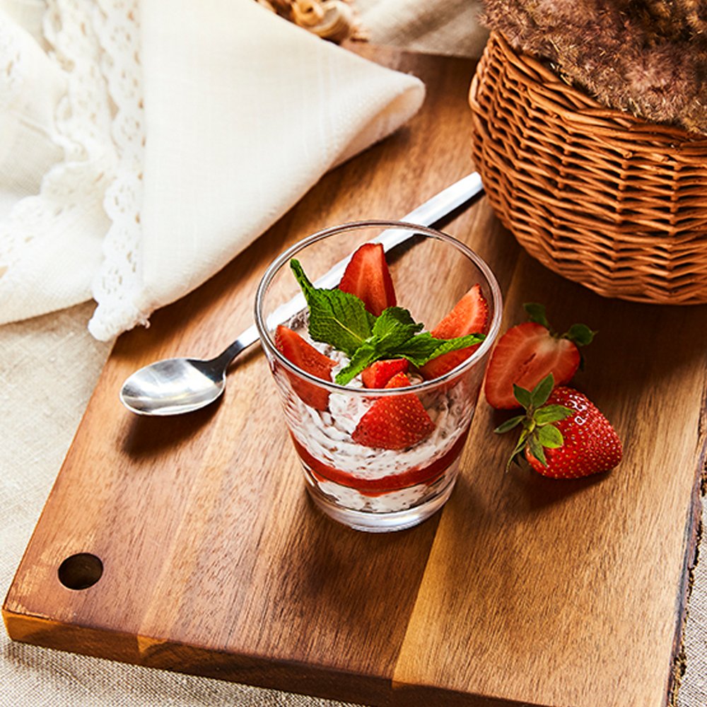 Vēlies sevi palutināt ar ko vasarīgi gardu un vieglu? Izmēģini mūsu čia sēklu desertu, kas nesatur laktozi un glutēnu. 
#lidolv #lovelido