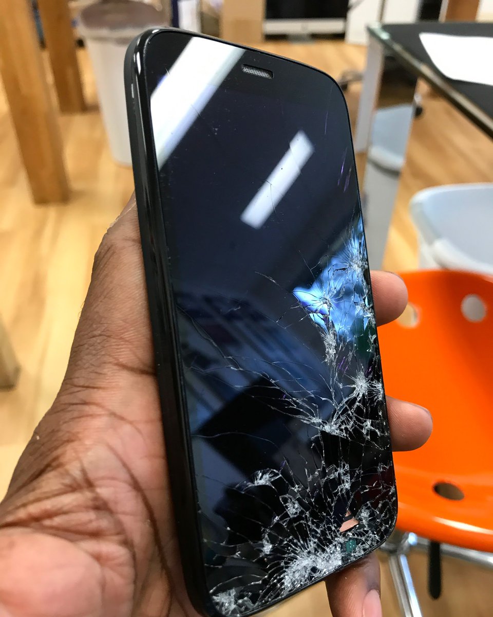 CALLMRPC's tweet photo. Moto G in for repairs. Badly cracked and no display. Will be good as new in about… #callmrpc https://t.co/EkKHXbFQa9 https://t.co/XNE8OpKYO7