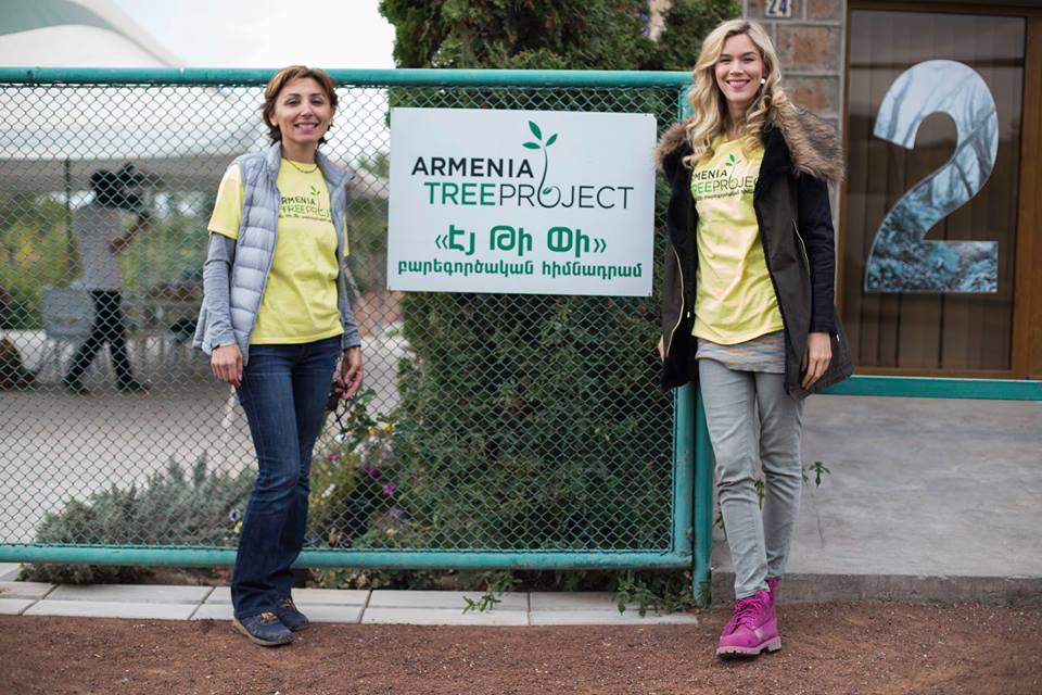 Nuerburgring1's tweet photo. JOSS STONE most impressive photo 
Nr 21593  
@JossStone visited a charity project called TREE PROJECT in ARMENIA , 2015 https://t.co/E3Y5kGFoqJ