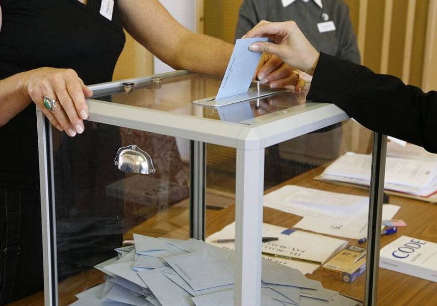 64EnMarche's tweet photo. Elections législatives : quels candidats dans votre circonscription ? #legislatives2017 https://t.co/PLA7Gxgvqc https://t.co/9cMWqk2Sxm