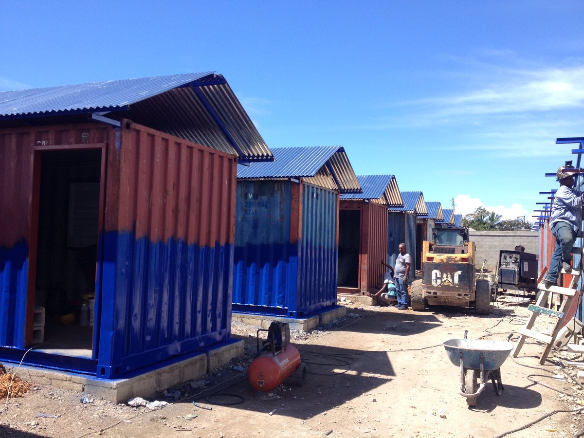 ConstsFF's tweet image. Proceso constructivo de viviendas económicas hechas con furgones. #Construccion #Viviendas #IngenieriaCivil