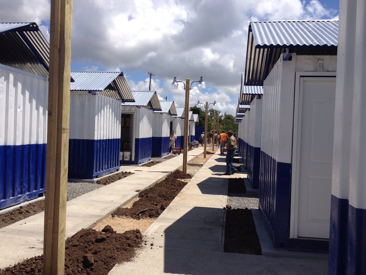 ConstsFF's tweet image. Proceso constructivo de viviendas económicas hechas con furgones. #Construccion #Viviendas #IngenieriaCivil