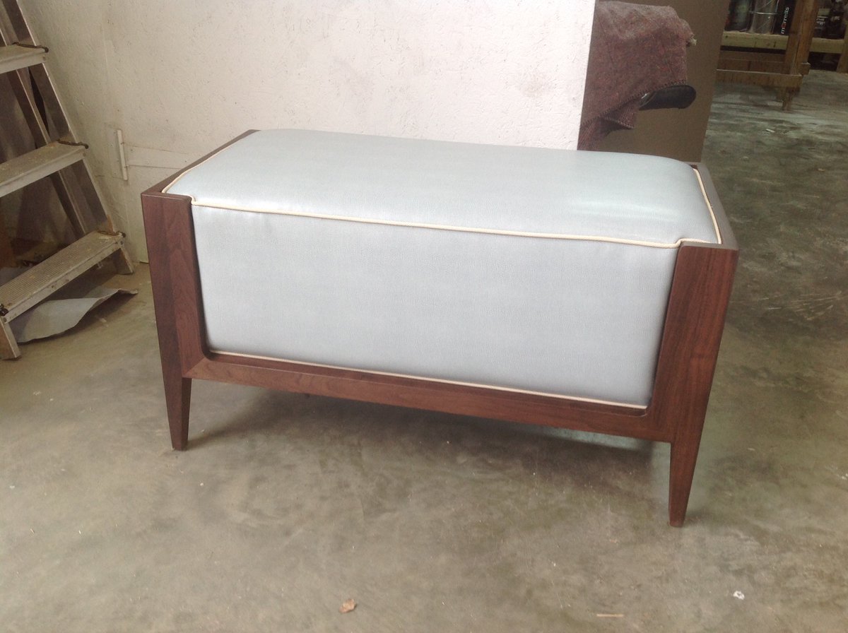 manbornecustom's tweet photo. elegant #luggage #bench with #walnut frame produced by @manbornecustom Upholstered in #majilite fabric with @altfieldlondon piping https://t.co/jF2bh1rSNH