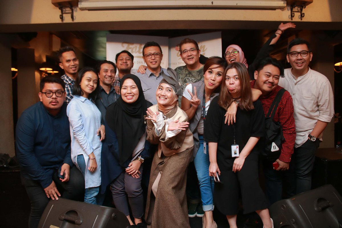 Sulistiaaaaw's tweet photo. Kemarin di acara launching "Ketika Tangan Dan Kaki Berkata".

@SonyMusicID https://t.co/G7gU0awlgT