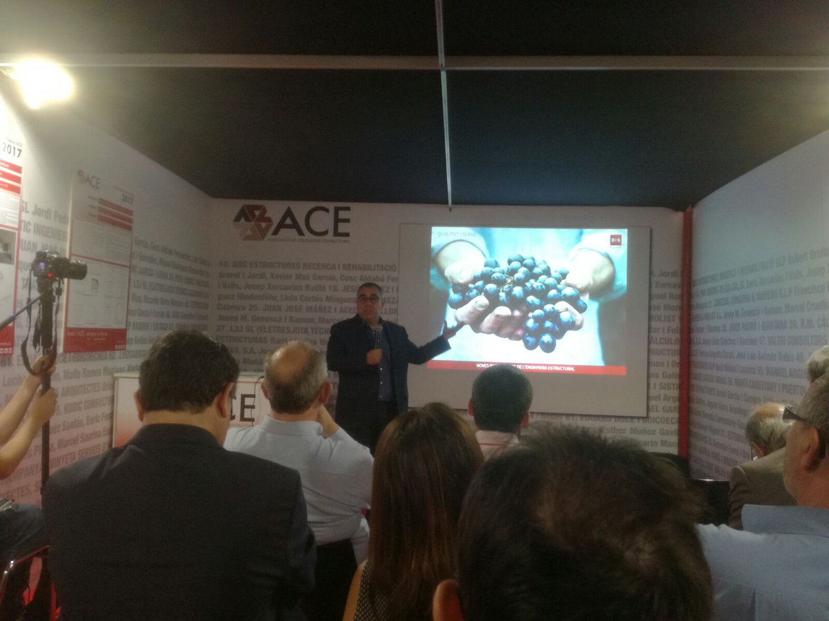 SomCatenara's tweet photo. Avui estem al @ConstrumatBCN on l'associat d'ASINCA i president de @Con_Estructures, David Garcia, presenta #BisStructures #construmat2017 https://t.co/ubo9Pcjbii