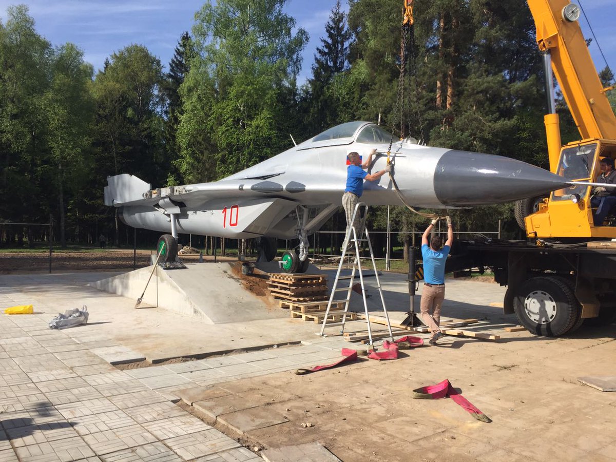 RTChemcomposite's tweet image. Предприятие @RTChemcomposite начало монтаж памятного знака на территории детского загородного лагеря «Полёт» МиГ-29