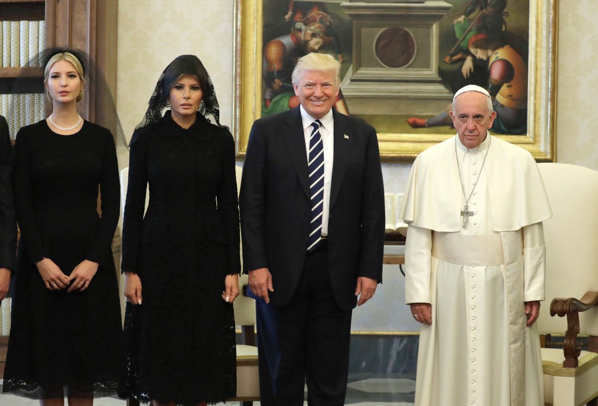 Photo of Pope meeting with Trumps