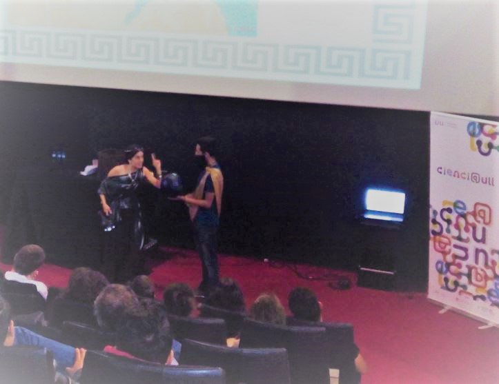 fg_ull's tweet photo. Estamos pasándolo genial en @aguerecultural con grupos de jóvenes en la 2ª #MuestraDocumentalCientífico #cienciaULL #LaCienciaMola 🎥🎞️🎥🎞️ https://t.co/p8lVOqhJiX