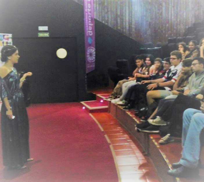 fg_ull's tweet photo. Estamos pasándolo genial en @aguerecultural con grupos de jóvenes en la 2ª #MuestraDocumentalCientífico #cienciaULL #LaCienciaMola 🎥🎞️🎥🎞️ https://t.co/p8lVOqhJiX