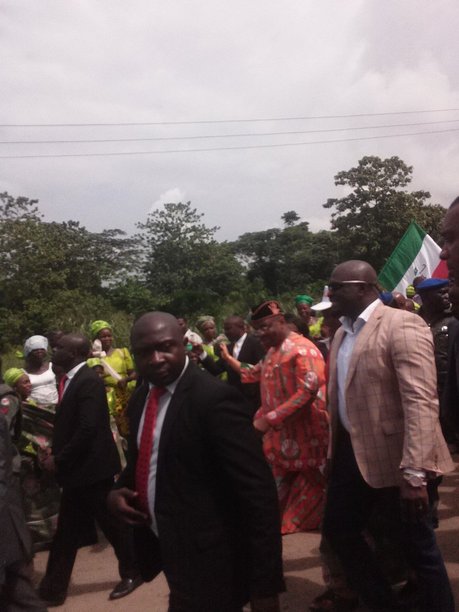 owoiraq's tweet photo. Yesterday, I join Gov. Udom Emmanuel to inspect the 14.1km Ikpe Ikot Nkon-Obotme-Arochukwu Road
with 110m construction, in Ini LGA
#Udomat2 https://t.co/C6qif6vUUq