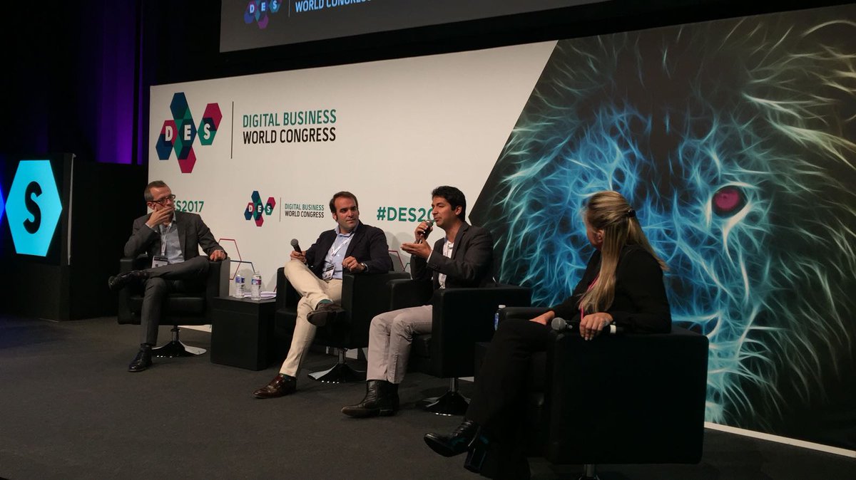 NTTDataSpain's tweet photo. Nacho Madrid, "combinación de nuevas tecnologías y materiales, clave para las necesidades del consumidor",#DES2017 https://t.co/sYkF72UrIB https://t.co/FCYLoMqchH