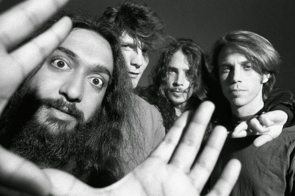 MethodsUnsound's tweet image. "I've been deaf, now I want noise" @leoncbarton's 10 favourite Soundgarden songs bit.ly/2qfQ7Ad