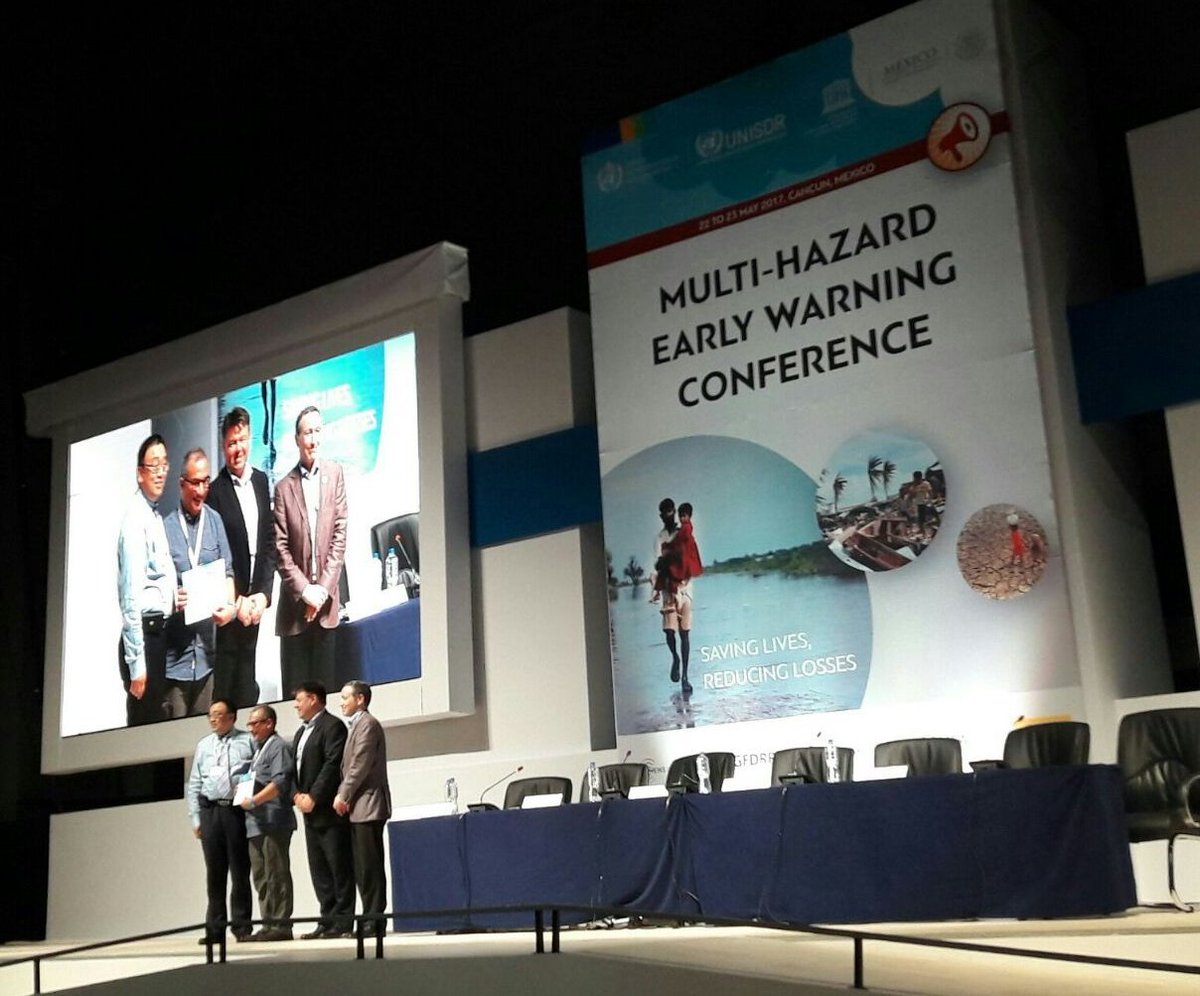 CatalinaJaime2's tweet photo. Congrats @francho3 @RCClimate @roteskreuz_de for winning poster award at #MHEW #MEXICOGP2017 #forecastbasedfinancing @unisdr txs @kdsiahaan https://t.co/246W3UC5wj
