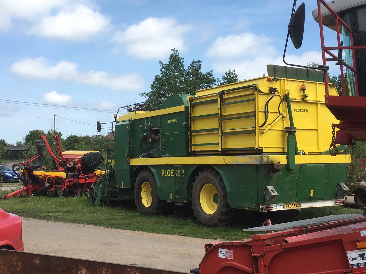 My thanks goes to Duncan, Sean and Neil for all their hard work in getting all the harvesters overhauled for the impending harvest for AGL