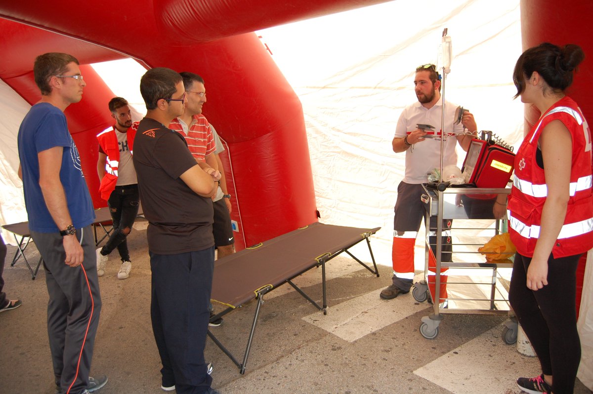 Hospital_Molina's tweet photo. Hospital de campaña de @CruzRojaMolina y exhibición de #Yoga en nuestra 5ª #SemanadelHospital.
Un lujo de actividades!! https://t.co/sAM5Uapil3