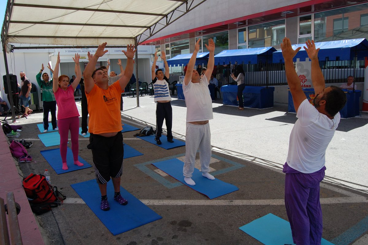Hospital_Molina's tweet photo. Hospital de campaña de @CruzRojaMolina y exhibición de #Yoga en nuestra 5ª #SemanadelHospital.
Un lujo de actividades!! https://t.co/sAM5Uapil3